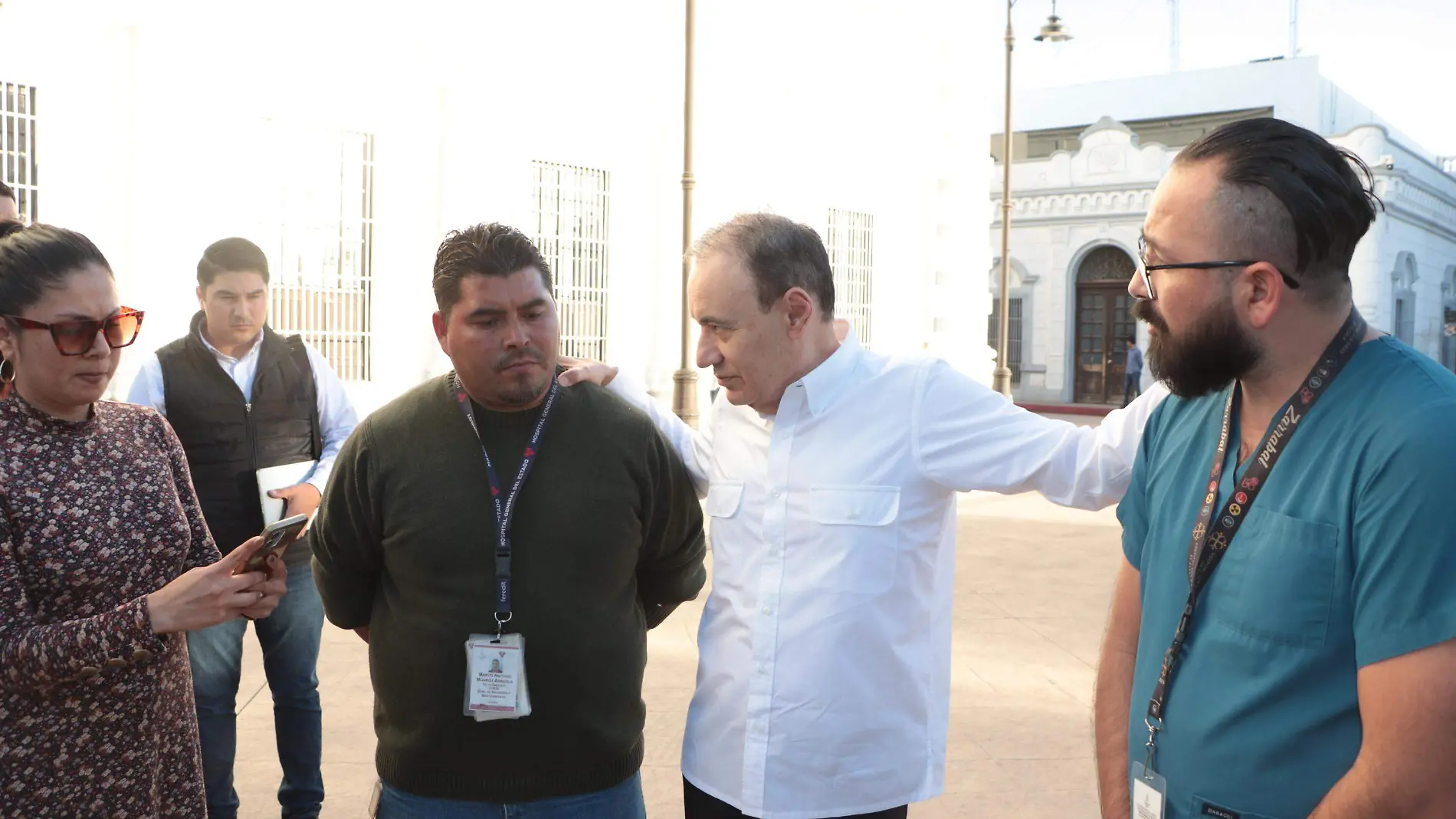 Alfonso Durazo Atiende a manifestantes del Sector Salud.